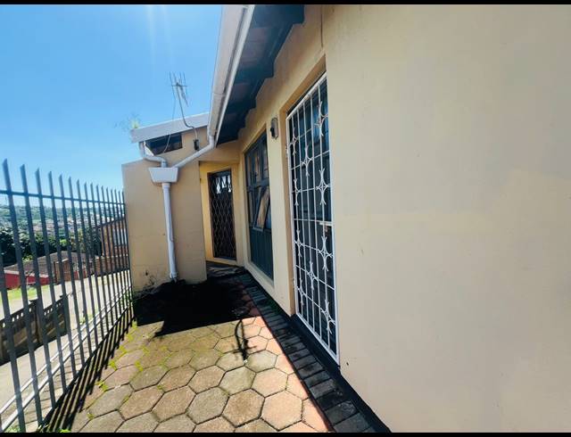 4 BEDROOM FREEHOLD FOR SALE IN NEWLANDS WEST